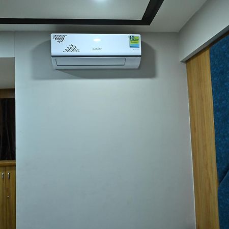 Hotel Sury Villa Ахмедабад Экстерьер фото