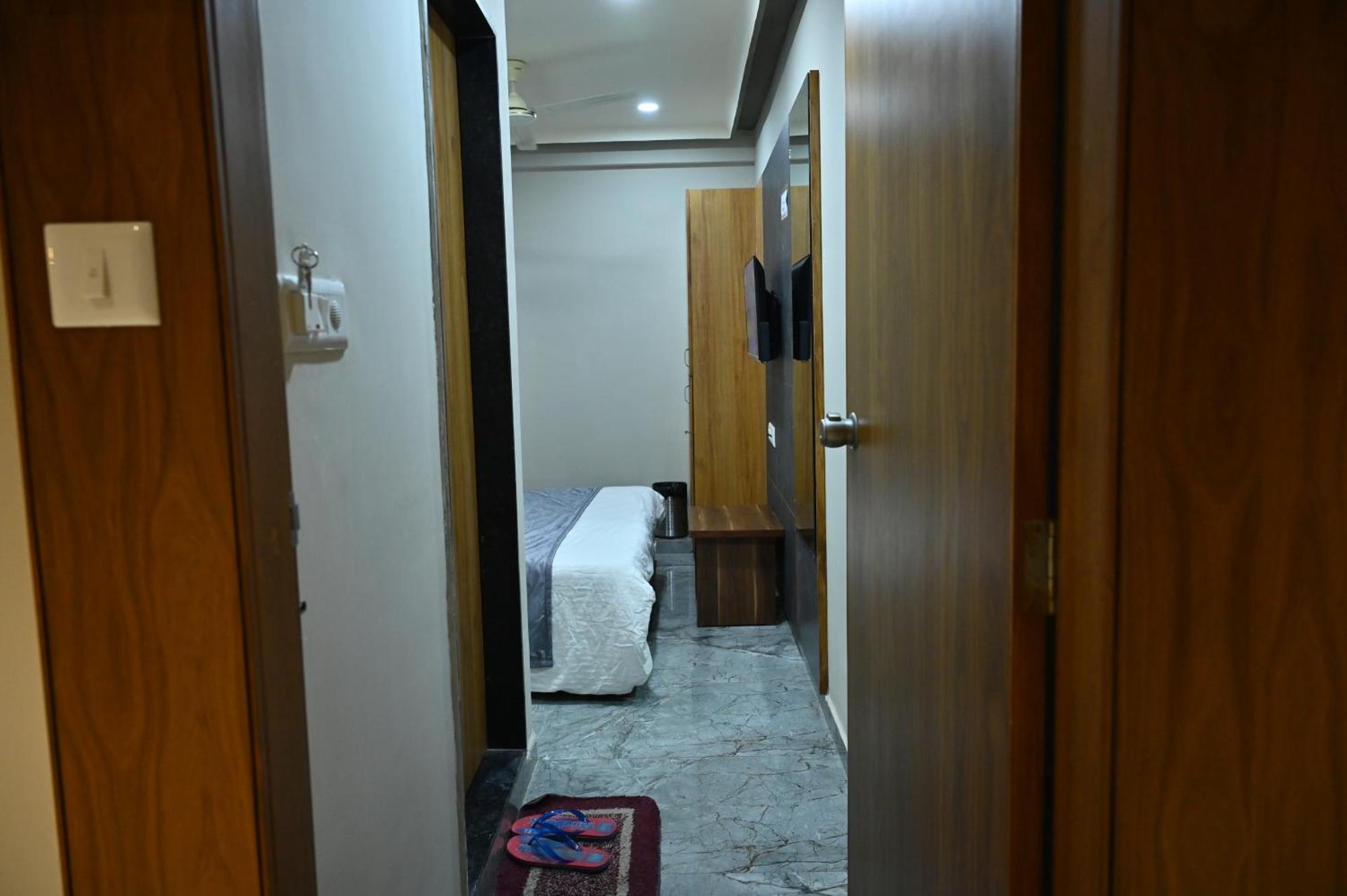 Hotel Sury Villa Ахмедабад Экстерьер фото