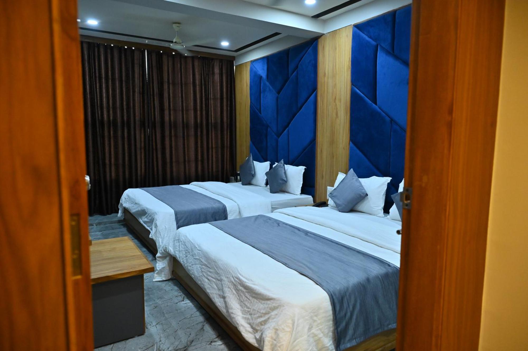 Hotel Sury Villa Ахмедабад Экстерьер фото