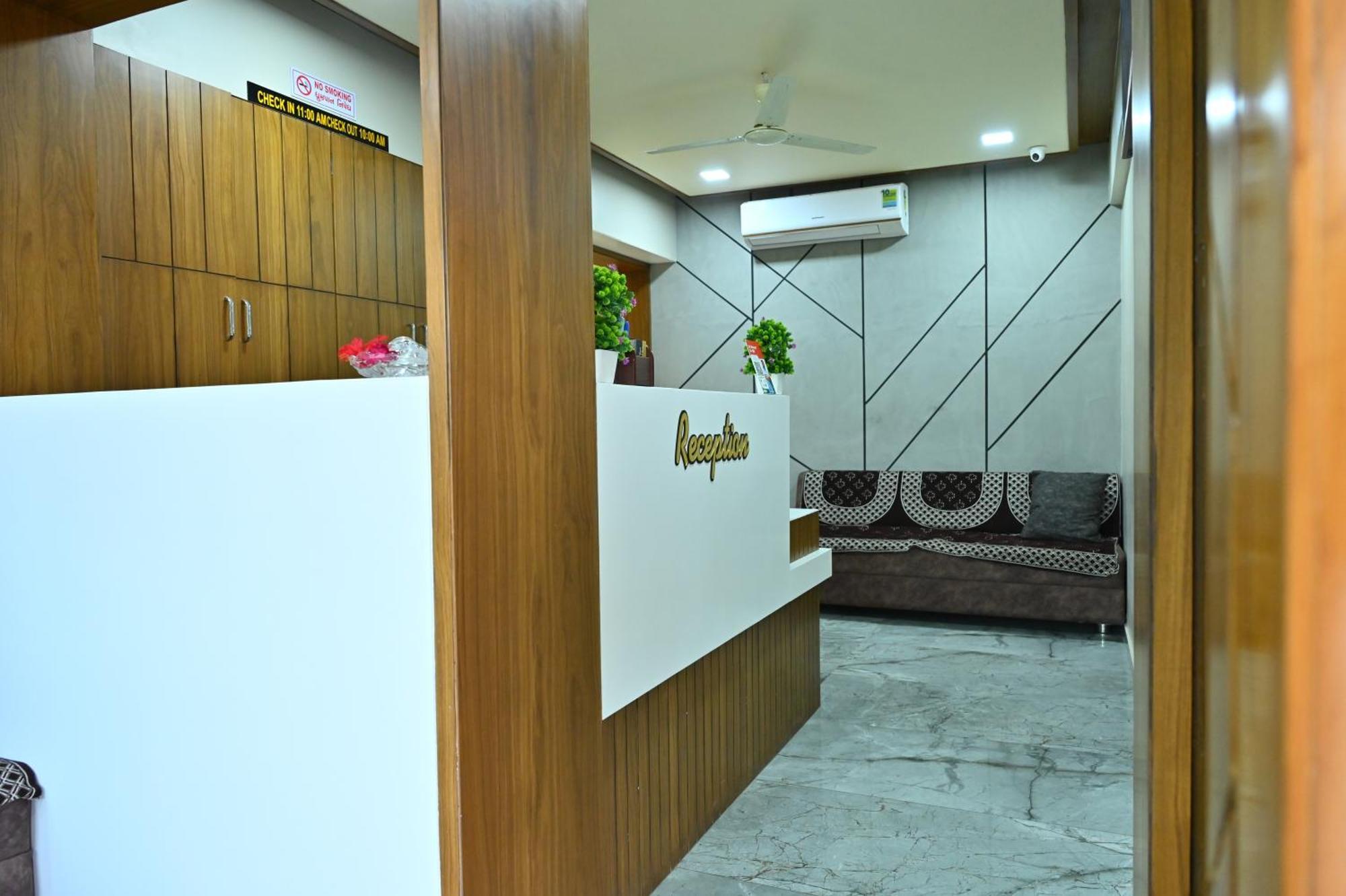 Hotel Sury Villa Ахмедабад Экстерьер фото