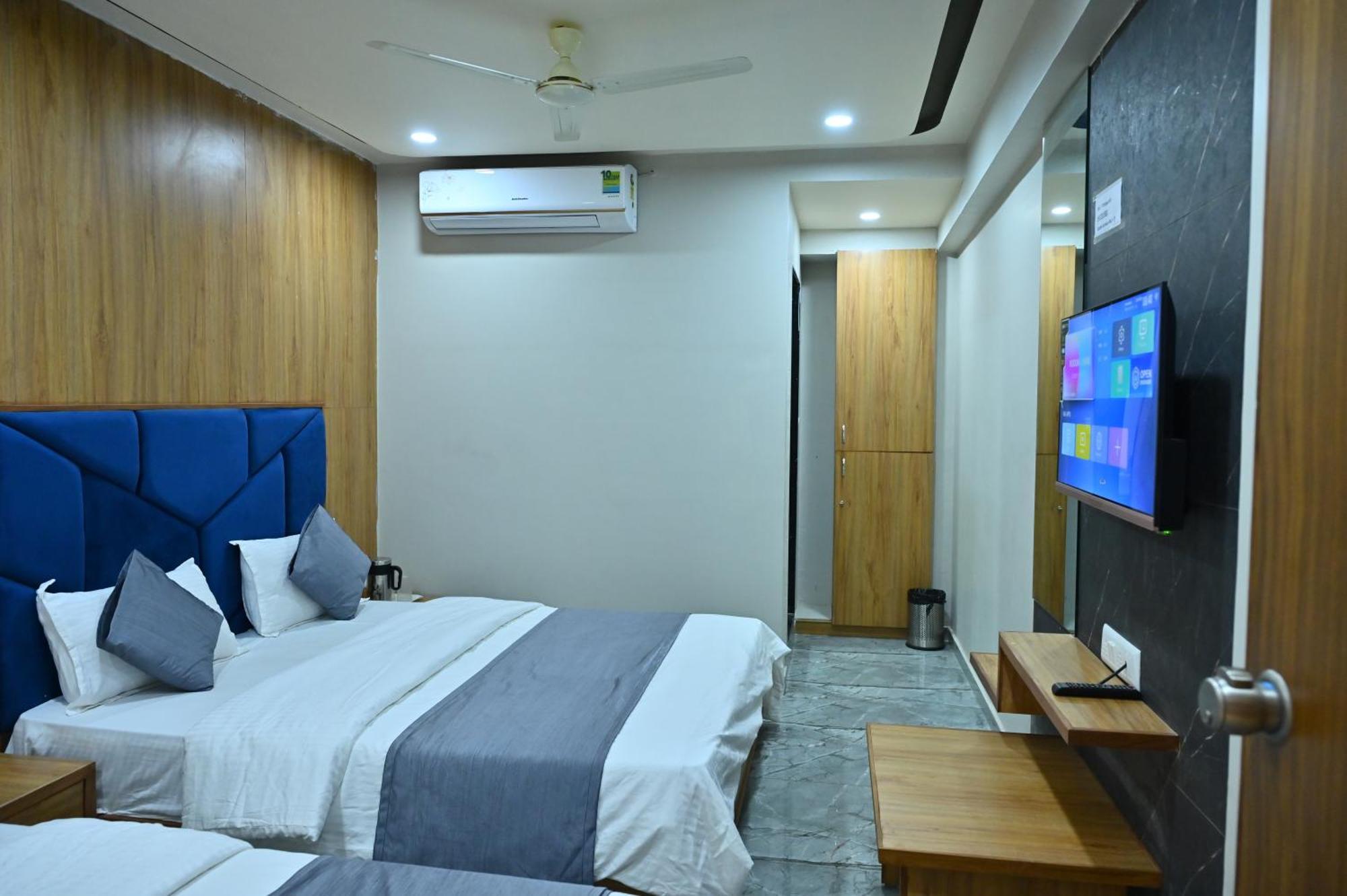 Hotel Sury Villa Ахмедабад Экстерьер фото