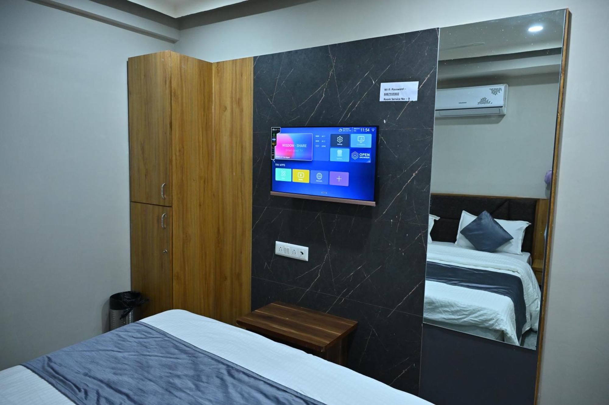 Hotel Sury Villa Ахмедабад Экстерьер фото