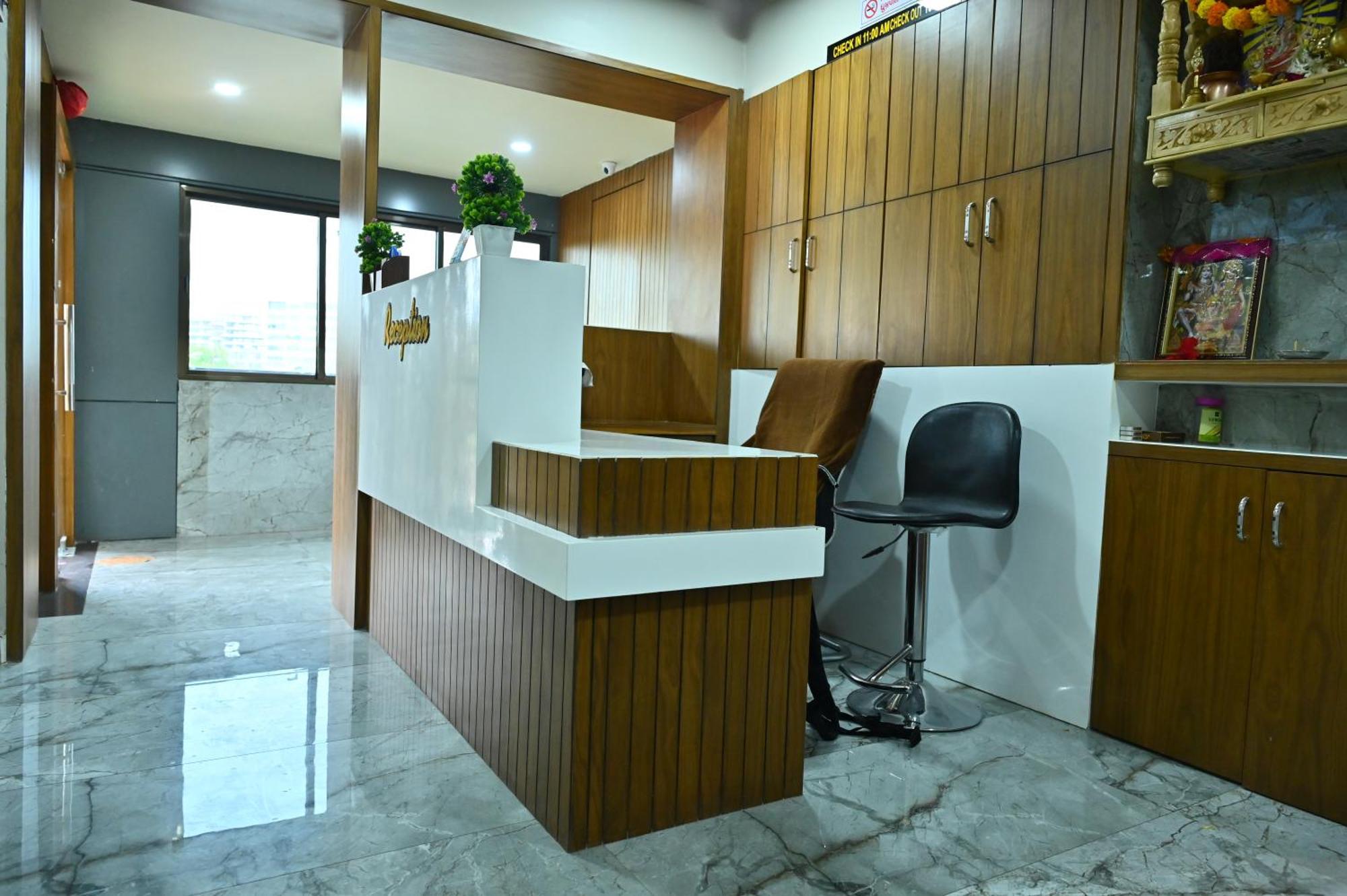 Hotel Sury Villa Ахмедабад Экстерьер фото